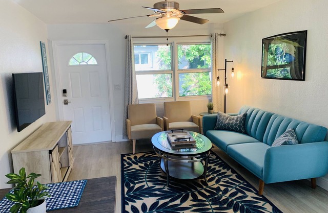 Lovely 2 - Bedroom Rental Unit Near the Beach