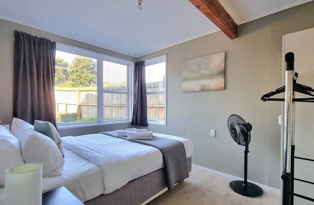 Lovely 2- Bedroom Unit with Free Parking