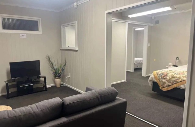 Lovely 2 beds family unit with Free parking & WiFi