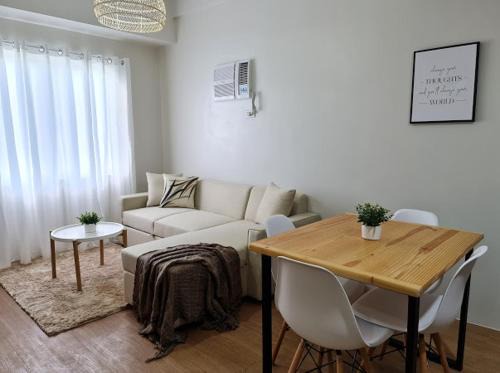 Lovely 2- BR Condo (Fully Air-conditioned w/Wifi)