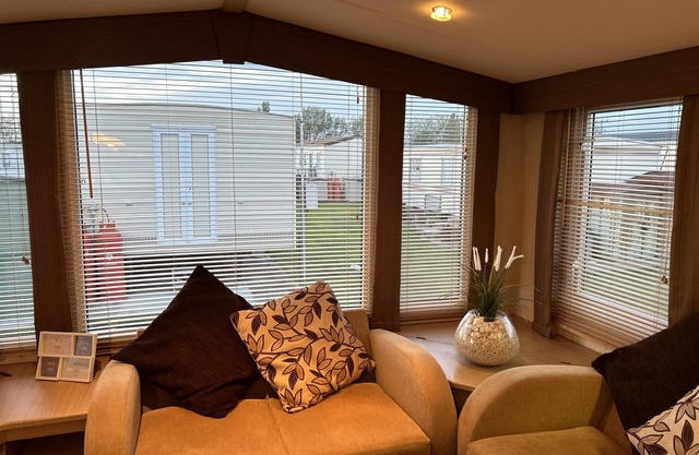 Lovely 3 bed caravan near the beach, ideal for families!