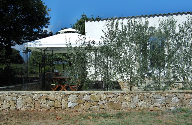 LOVELY 30 M2 STUDIO WITH TERRACE AND PRIVATE GARDEN. Accommodation for 2 people.
