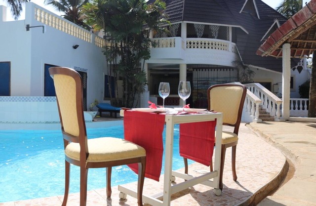 Lovely 4-Bed Villa Family oriented or a smallgroup