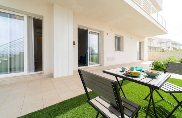 Lovely 40 sqm seaview apartment, able to accommodate up to 4 people, located inside the renowned Borgo 84 residence, equipped with swimming pool and cycle path. The property is located just 3 km from the center of Marzamemi, one of the most fascinating s