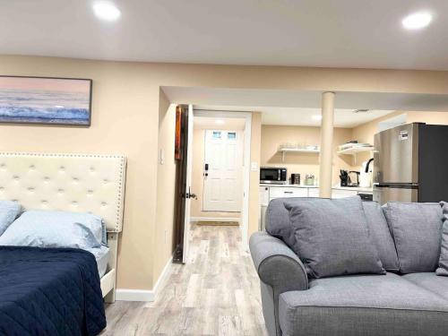 Lovely and newly constructed downtown studio