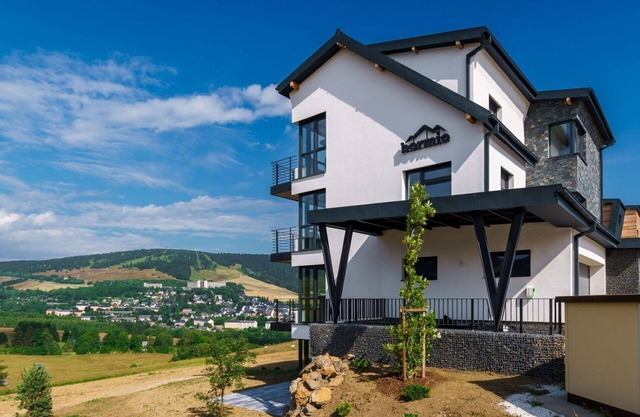 Lovely apartment for 6 people with WIFI, TV, balcony and parking