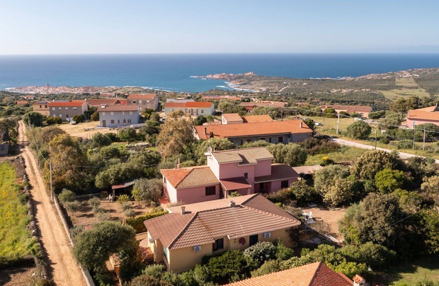 Lovely apartment for 6 people with WIFI, A/C, TV, terrace and parking