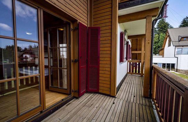 Lovely apartment for 11 people with WIFI, pool, TV, patio, pets allowed, panoramic view and park.