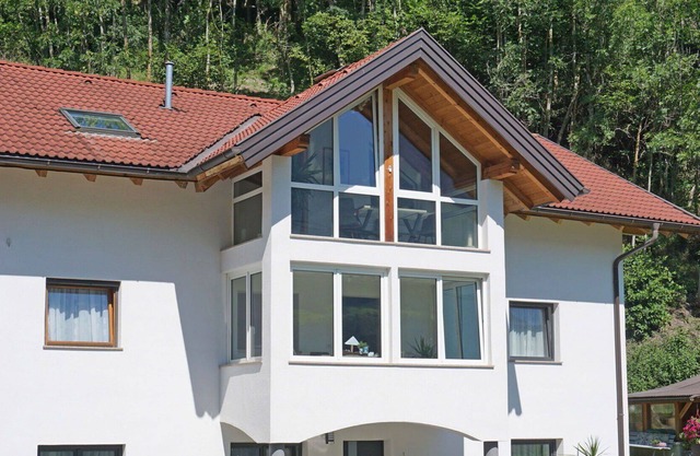 Lovely apartment for 10 guests with WIFI, TV, patio, pets allowed and parking