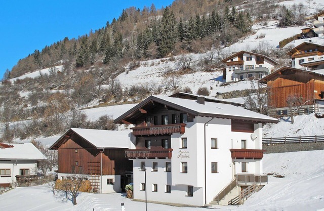 Lovely apartment for 2 people with WIFI, TV and balcony