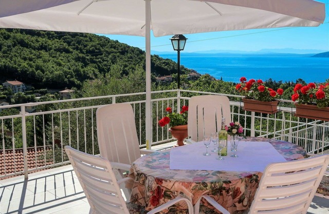 Lovely apartment for 4 guests with A/C, WIFI, TV, terrace and parking