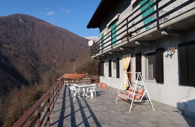 Lovely apartment for 4 guests with TV, terrace and pets allowed