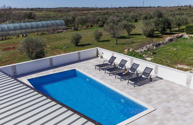 Lovely apartment for 4 people with hot tub, A/C, WIFI, TV and terrace