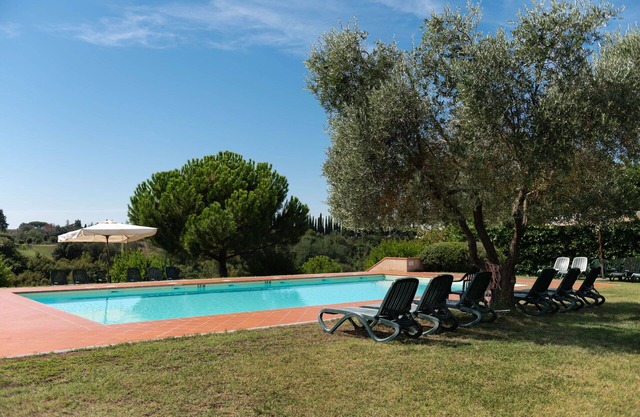 Lovely apartment for 8 guests with WIFI, pool, hot tub and pets allowed