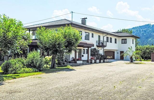 Lovely apartment for 6 guests with WIFI, TV, balcony and parking