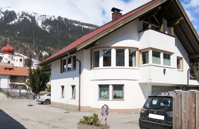 Lovely apartment for 8 guests with WIFI, balcony and parking