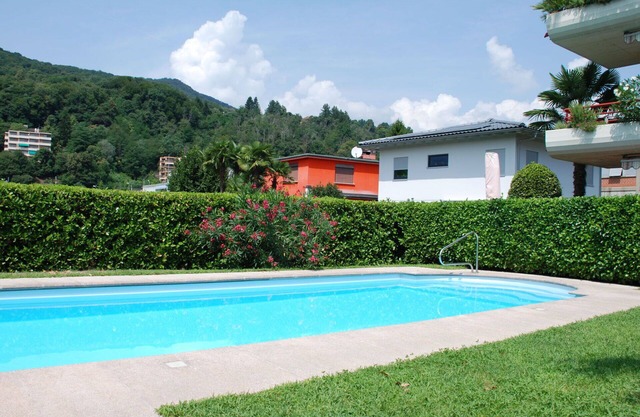 Lovely apartment for 4 people with pool, WIFI, TV, patio, pets allowed and parking