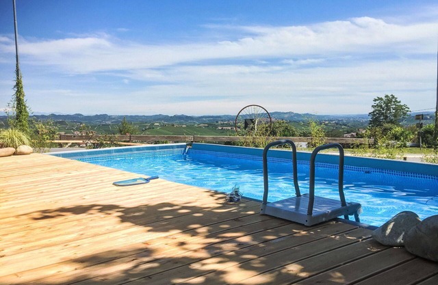 Lovely apartment for 4 guests with WIFI, pool, TV, patio and pets allowed
