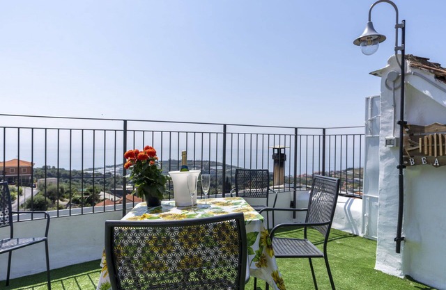Lovely apartment for 6 people with A/C, WIFI and terrace