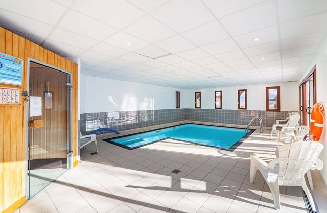 Lovely apartment for 6 guests with pool, internet, TV, balcony, pets allowed and parking