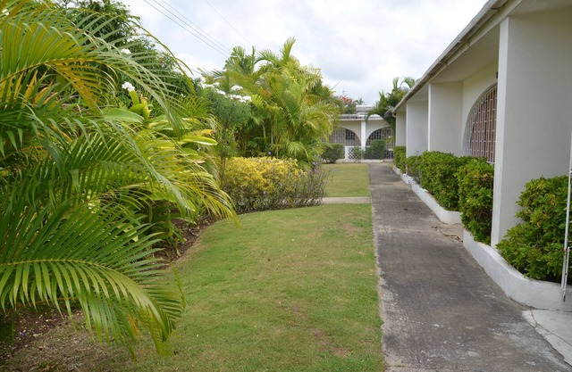 Lovely Apartment Ideally Located Close to Platinum Beaches and High-End Shopping
