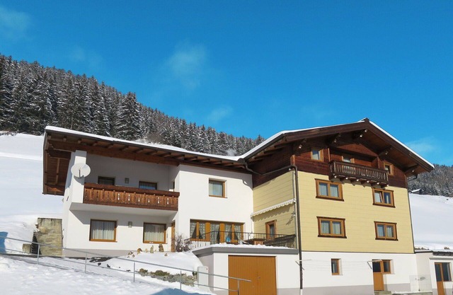 Lovely apartment in villa for 17 people with WIFI, TV and terrace