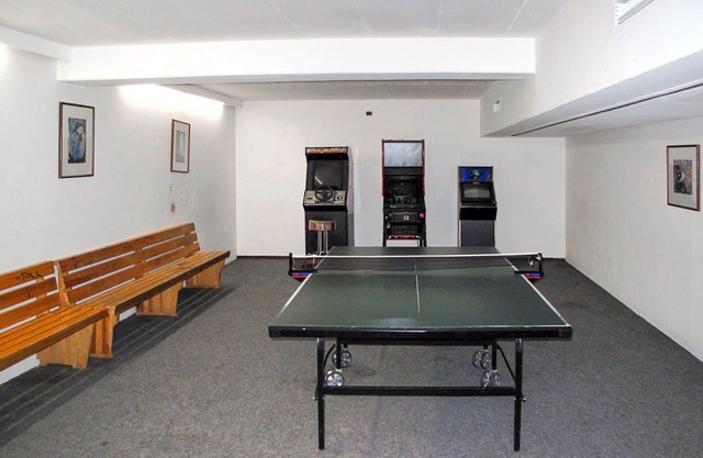 Lovely apartment in villa for 4 guests with pool, TV, terrace and pets allowed