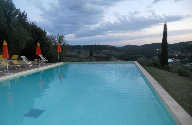 Lovely apartment in villa with pool, WIFI, TV, patio and panoramic view, close to San Gimignano