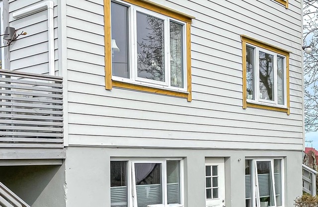 Lovely apartment in Myklebost with WiFi