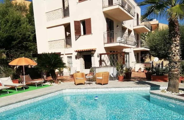 Lovely apartment in villa with pool, and panoramic sea views.