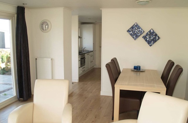 Lovely apartment in villa for 4 guests with WIFI, pool, TV, terrace and parking