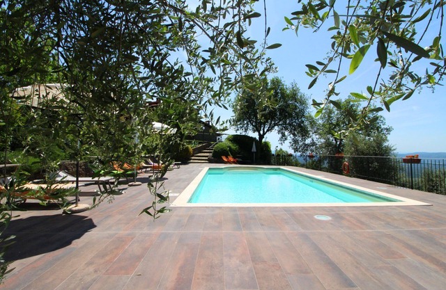 Lovely apartment for 7 guests with WIFI, pool, TV, pets allowed and parking