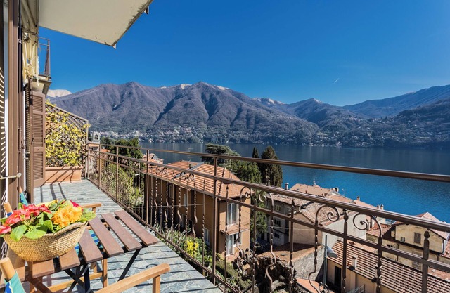 Lovely Apartment overlooking the Lake
