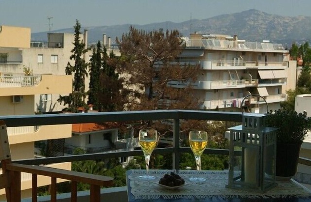 Lovely Athens Apartment in quiet neighbourhood with views of Mount Hymettos