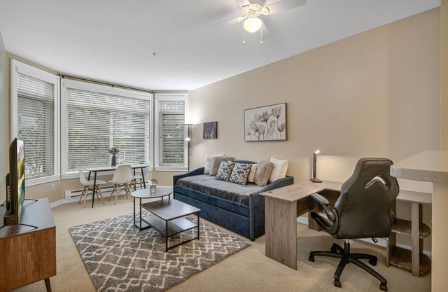 Lovely Belltown Suite w/Free Parking, Pike Place!