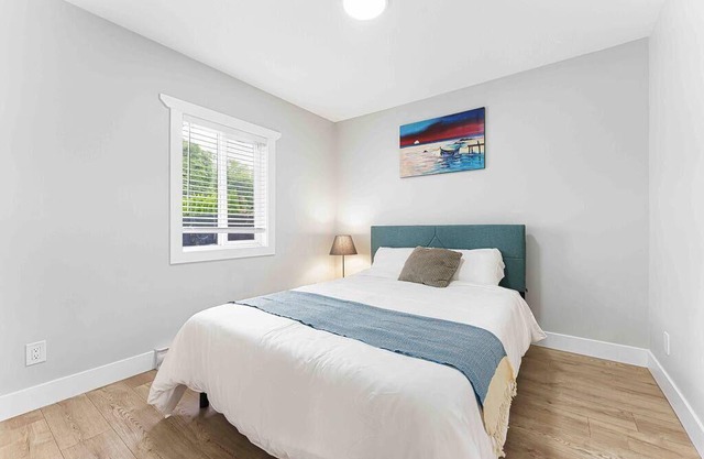 Lovely Coach House in Langley ~ Queen Beds ~ Pkg