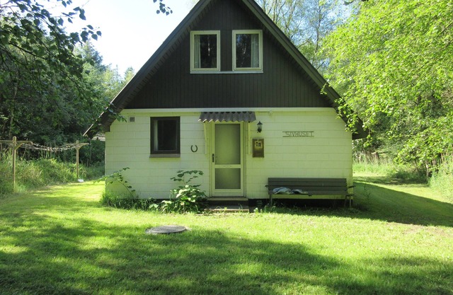 Lovely cottage in attractive cottage area in Sillerslevøre.