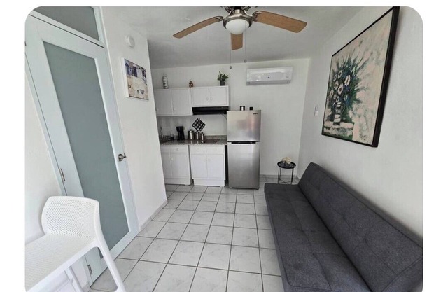 Lovely Cozy Apt 2nd floor with AC in Carolina