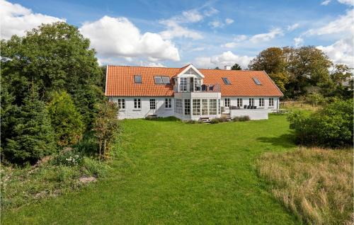 Lovely Home In Aabybro With Kitchen