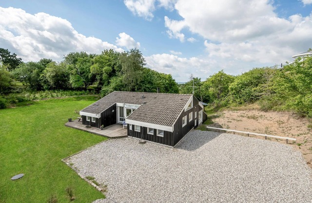 Lovely home in Ebeltoft with sauna