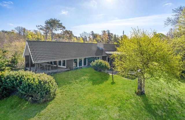 Lovely Home In Fårevejle With Wifi