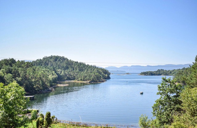 Lovely home in Fjelberg with WiFi