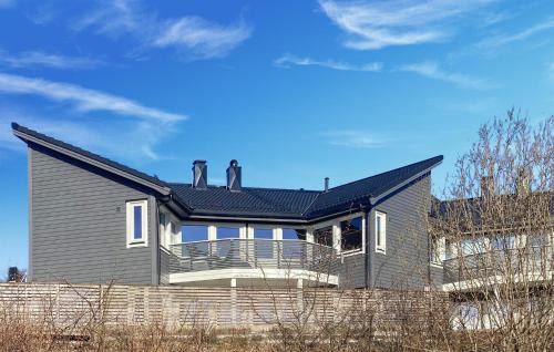 Lovely Home In Flaktveit With Wifi