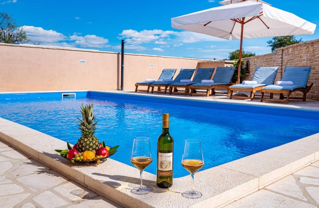 Lovely home in Pridraga