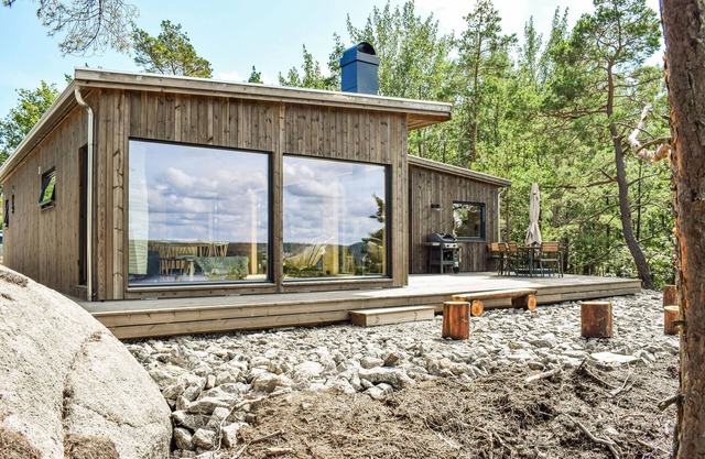 Lovely home in Risør with kitchen