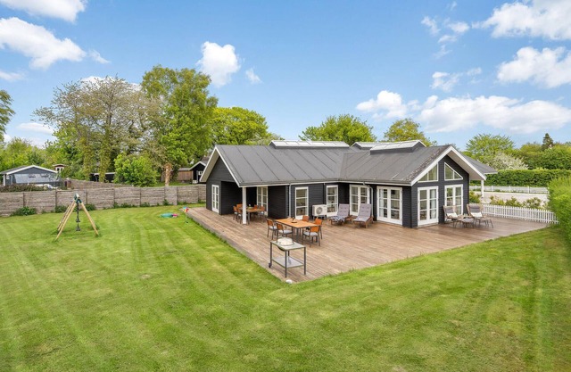 Lovely home in Rødvig Stevns with WiFi