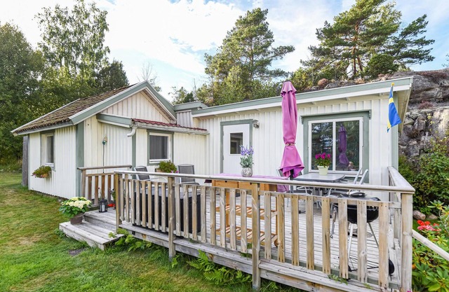 Lovely home in Strömstad with WiFi