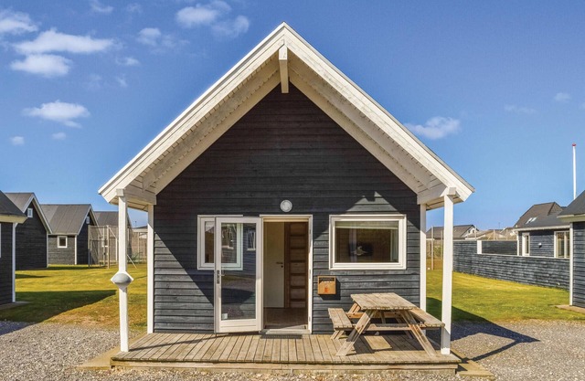 Lovely home in Thyborøn with WiFi
