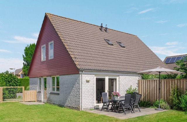 Lovely home in Wemeldinge with WiFi