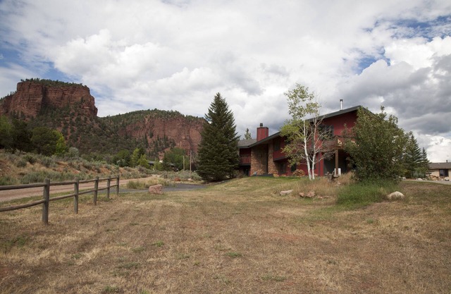 Lovely Home situated along the beautiful Frying Pan river.